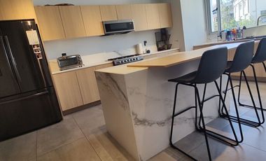 SE VENDE EXCELENTE DEPARTAMENTO RECIEN REMODELADO EN GARDENIAS! (V)