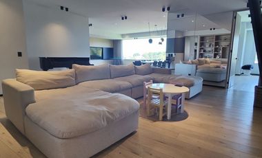 SE VENDE EXCELENTE DEPARTAMENTO RECIEN REMODELADO EN GARDENIAS! (V)