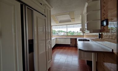 SE VENDE EXCELENTE CASA EN BOSQUES DE LAS LOMAS (V)
