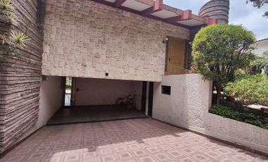 SE VENDE EXCELENTE CASA EN BOSQUES DE LAS LOMAS (V)