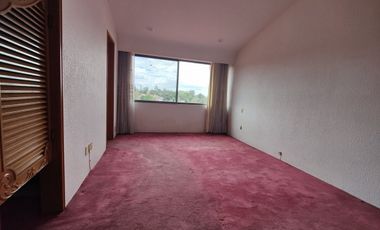 SE VENDE EXCELENTE CASA EN BOSQUES DE LAS LOMAS (V)