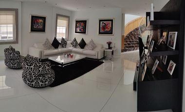 SE VENDE EXCELENTE CASA EN LAS VILLAS (V)