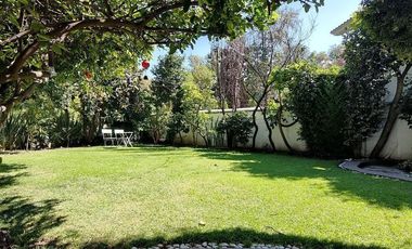 SE RENTA HERMOSA CASA EN ESQUINA EN BOSQUES DÉ LAS LOMAS (V)