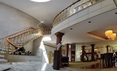 SE RENTA HERMOSA CASA EN ESQUINA EN BOSQUES DÉ LAS LOMAS (V)