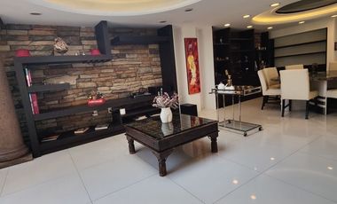 SE RENTA HERMOSA CASA EN ESQUINA EN BOSQUES DÉ LAS LOMAS (V)