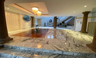 SE RENTA HERMOSA CASA EN ESQUINA EN BOSQUES DÉ LAS LOMAS (V)