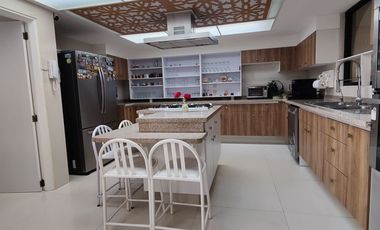 SE RENTA HERMOSA CASA EN ESQUINA EN BOSQUES DÉ LAS LOMAS (V)