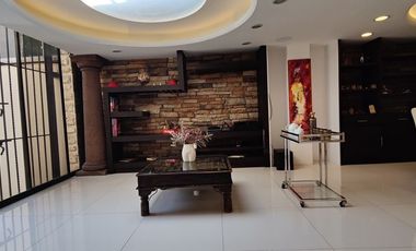 SE RENTA HERMOSA CASA EN ESQUINA EN BOSQUES DÉ LAS LOMAS (V)