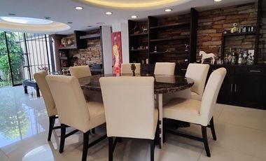 SE RENTA HERMOSA CASA EN ESQUINA EN BOSQUES DÉ LAS LOMAS (V)