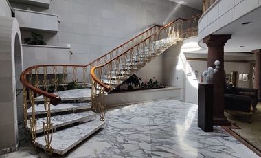 SE RENTA HERMOSA CASA EN ESQUINA EN BOSQUES DÉ LAS LOMAS (V)