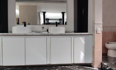 SE RENTA HERMOSA CASA EN ESQUINA EN BOSQUES DÉ LAS LOMAS (V)