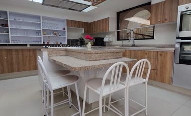 SE RENTA HERMOSA CASA EN ESQUINA EN BOSQUES DÉ LAS LOMAS (V)