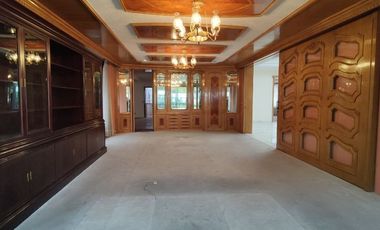 SE VENDE CASA EN ESQUINA EN LOMAS DE CHAPULTEPEC (V)