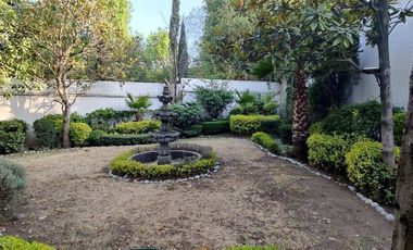 SE VENDE CASA EN ESQUINA EN LOMAS DE CHAPULTEPEC (V)