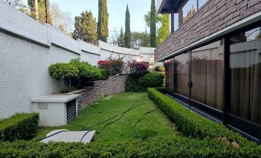 SE VENDE CASA EN ESQUINA EN LOMAS DE CHAPULTEPEC (V)