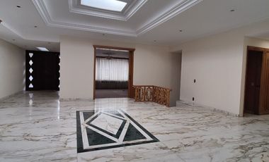 SE VENDE CASA EN ESQUINA EN LOMAS DE CHAPULTEPEC (V)