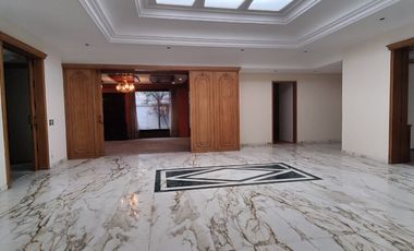 SE VENDE CASA EN ESQUINA EN LOMAS DE CHAPULTEPEC (V)