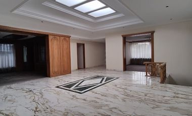 SE VENDE CASA EN ESQUINA EN LOMAS DE CHAPULTEPEC (V)