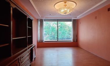 SE VENDE CASA EN ESQUINA EN LOMAS DE CHAPULTEPEC (V)