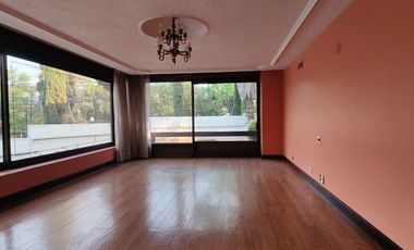 SE VENDE CASA EN ESQUINA EN LOMAS DE CHAPULTEPEC (V)