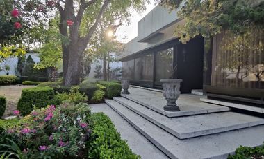 SE VENDE CASA EN ESQUINA EN LOMAS DE CHAPULTEPEC (V)