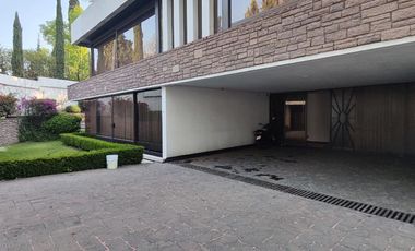 SE VENDE CASA EN ESQUINA EN LOMAS DE CHAPULTEPEC (V)