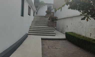 SE VENDE CASA EN ESQUINA EN LOMAS DE CHAPULTEPEC (V)