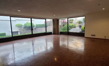 SE VENDE CASA EN ESQUINA EN LOMAS DE CHAPULTEPEC (V)