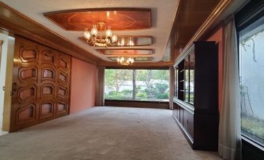 SE VENDE CASA EN ESQUINA EN LOMAS DE CHAPULTEPEC (V)