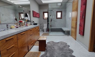 SE VENDE INCREÍBLE CASA EN LOMAS VIRREYES (V)