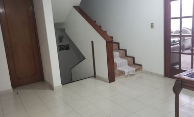 BAJA DE PRECIO!!  CASA EN VENTA EN PASEO DE LA HERRADURA!!!(V)