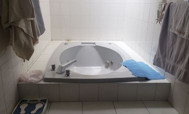 BAJA DE PRECIO!!  CASA EN VENTA EN PASEO DE LA HERRADURA!!!(V)