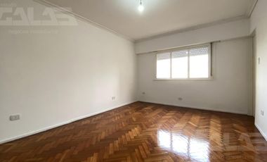 Departamento en Castelar Norte Centro - 3 Ambientes - Iluminado -Terraza -