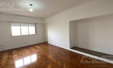 Departamento en Castelar Norte Centro - 3 Ambientes - Iluminado -Terraza -