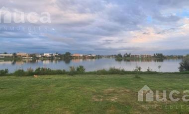 Terreno en venta a la laguna en venta en San Sebastian, Pilar.