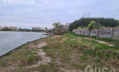 Terreno en venta a la laguna en venta en San Sebastian, Pilar.