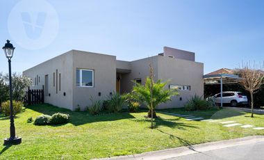 Casa en venta - Barrio Santa Juana, Canning