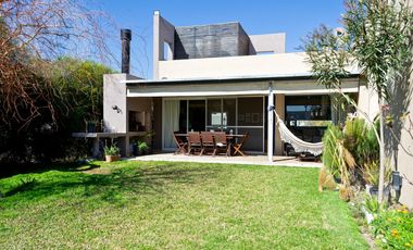 Casa en venta - Barrio Santa Juana, Canning
