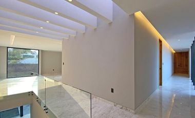 Casa nueva en calle cerrada en  Venta en Jardines  Pedregal