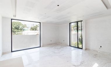 Casa nueva en calle cerrada en  Venta en Jardines  Pedregal