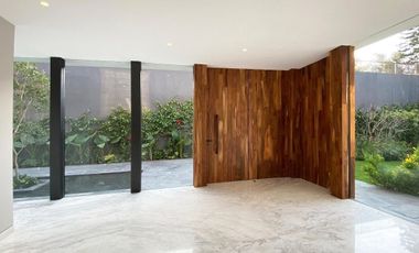 Casa nueva en calle cerrada en  Venta en Jardines  Pedregal