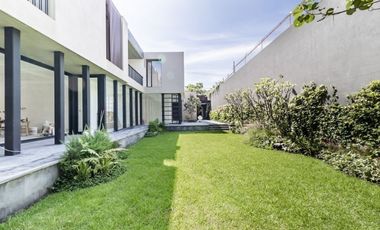 Casa nueva en calle cerrada en  Venta en Jardines  Pedregal