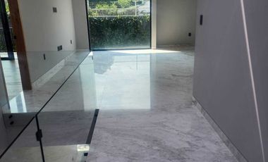 Casa nueva en calle cerrada en  Venta en Jardines  Pedregal
