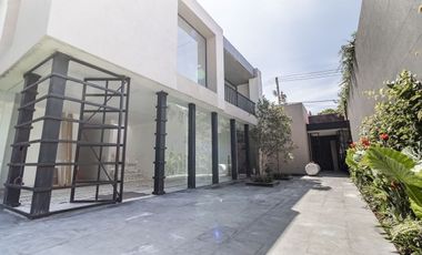 Casa nueva en calle cerrada en  Venta en Jardines  Pedregal