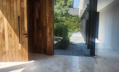 Casa nueva en calle cerrada en  Venta en Jardines  Pedregal