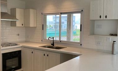 Casa en venta - Barrio El Rebenque, Canning