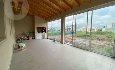 Casa en venta - Barrio El Rebenque, Canning