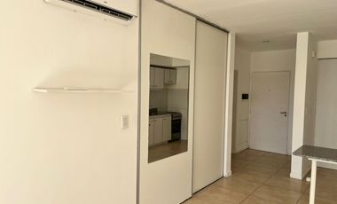 Monoambiente en venta. (Con cochera y balcón)