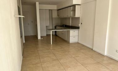 Monoambiente en venta. (Con cochera y balcón)