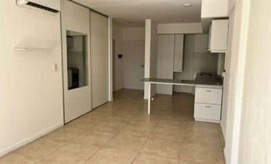 Monoambiente en venta. (Con cochera y balcón)